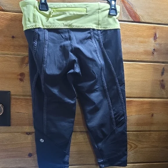 lululemon athletica Womens Sz 4 Bike Shorts - Picture 2 of 3